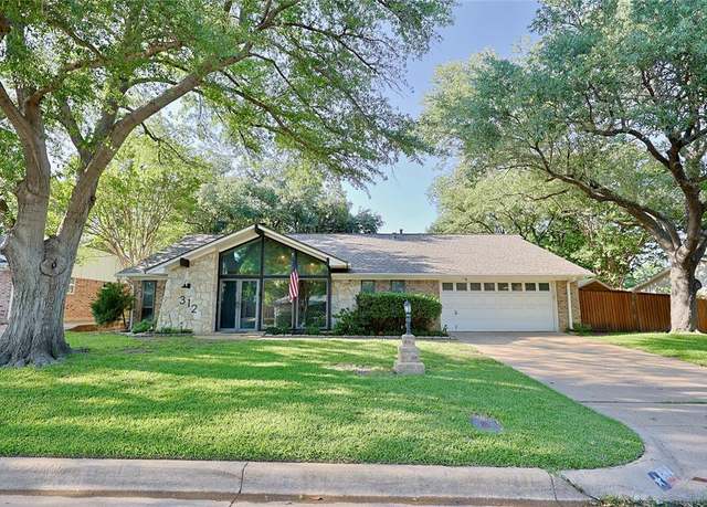 Property at 312 W Pleasantview Dr, Hurst, TX 76054, 3 beds, 2 baths
