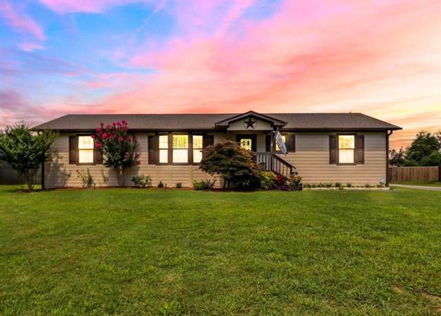 Property at 2672 Lansing Switch Rd, Longview, TX 75602, 3 beds, 2 baths