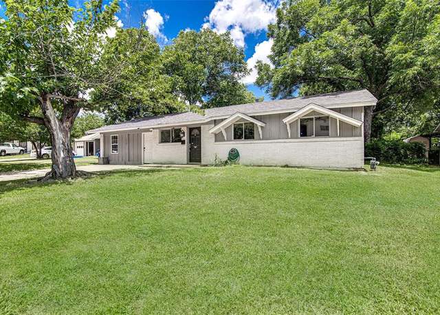 Property at 308 Sundown Ct, Burleson, TX 76028, 5 beds, 3 baths
