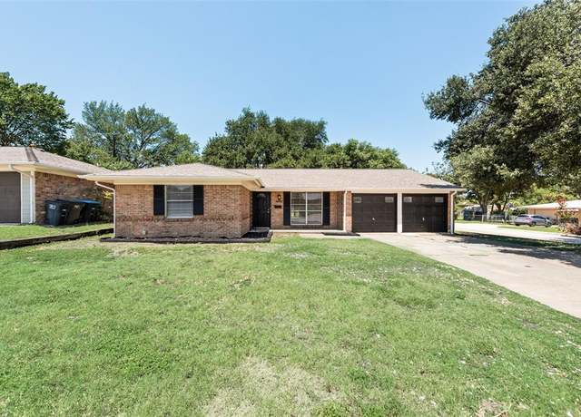 Property at 5500 Whitman Ave, Fort Worth, TX 76133, 3 beds, 2 baths