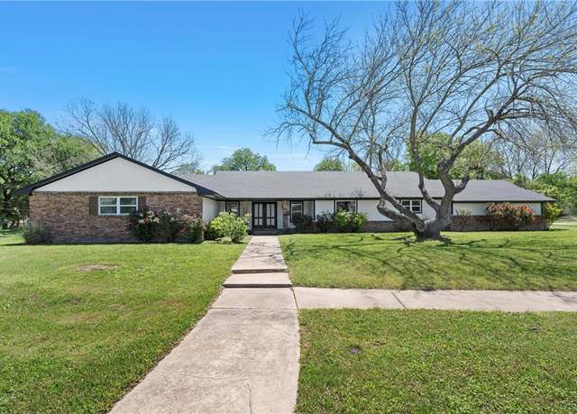 Property at 1049 W Moonlight Dr, Robinson, TX 76706, 4 beds, 2.5 baths