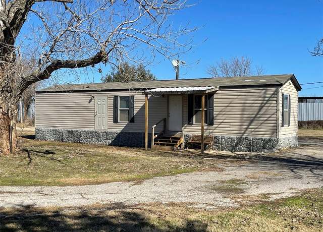 Property at 1004 E Davis St, Whitney, TX 76692, 2 beds, 1 bath