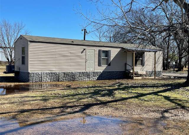 Property at 1004 E Davis St, Whitney, TX 76692, 2 beds, 1 bath