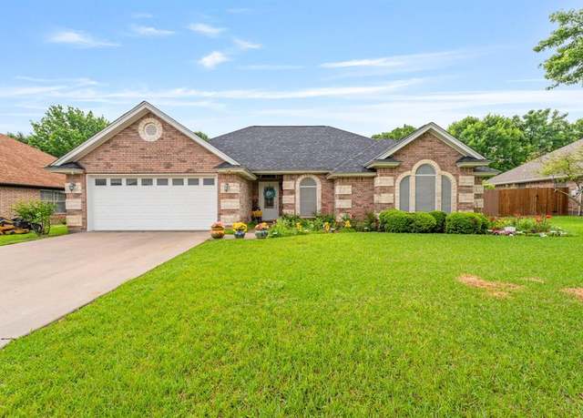 Property at 740 Bluebonnet Dr, Stephenville, TX 76401, 3 beds, 2 baths