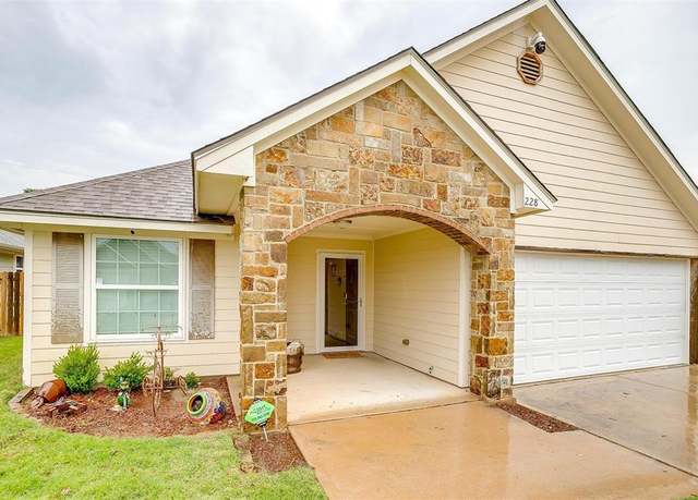 Property at 228 Lovers Path Dr, Springtown, TX 76082, 3 beds, 2 baths