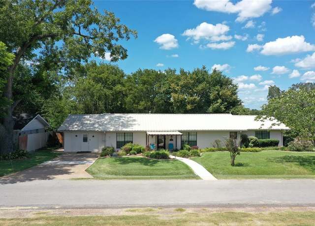 Property at 403 N Hall St, Fairfield, TX 75840, 5 beds, 3 baths