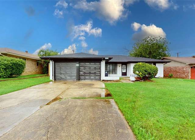 Property at 3105 Green Valley Ln, Arlington, TX 76014, 3 beds, 2 baths