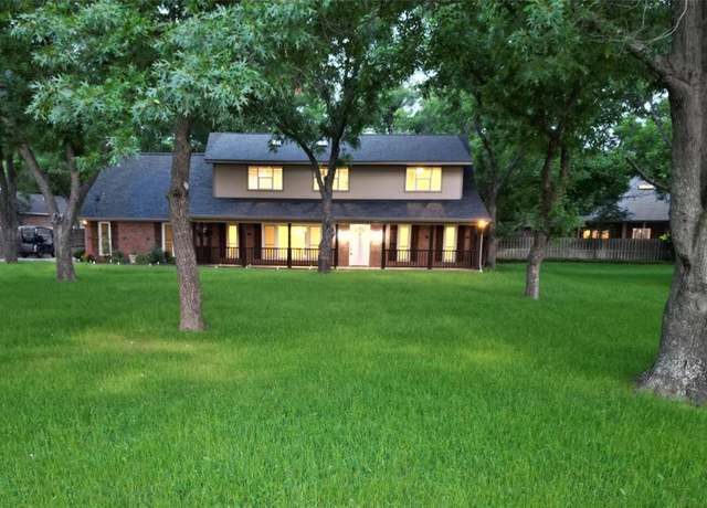 Property at 6003 Oakwood Ct, Granbury, TX 76049, 4 beds, 3.5 baths