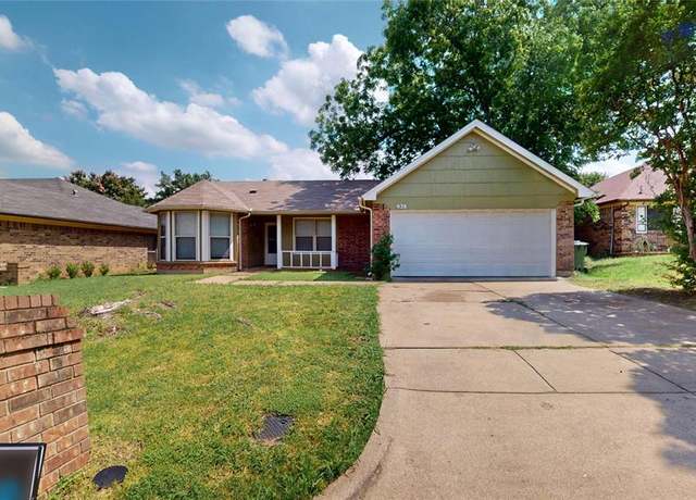 Property at 928 Thistle Ridge Ln, Arlington, TX 76017, 3 beds, 2 baths