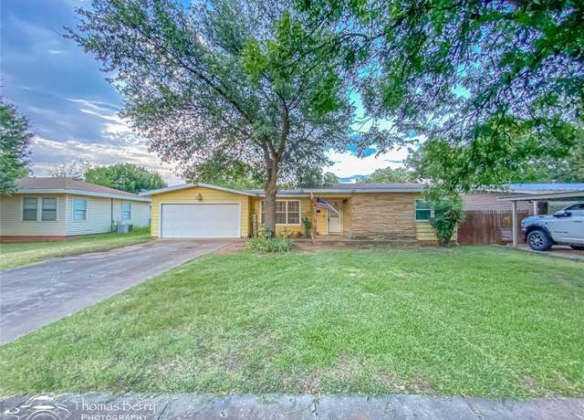 Property at 833 Amherst Dr, Abilene, TX 79603, 3 beds, 2 baths