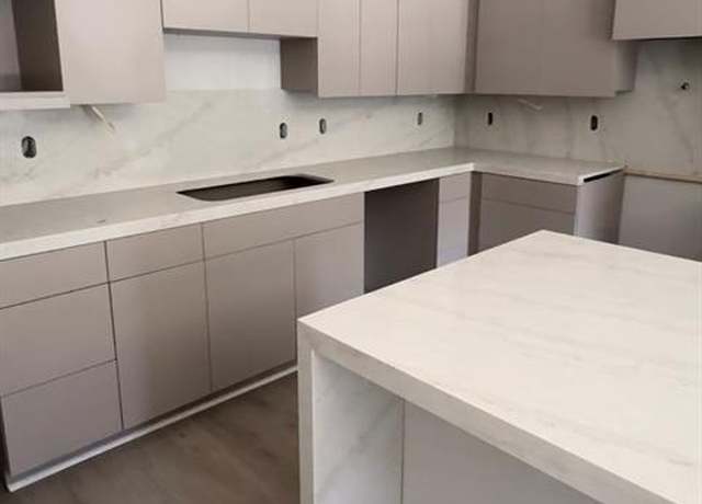 Property at 1900 S Ervay St #310, Dallas, TX 75215, 1 bed, 1.5 baths