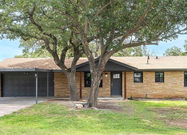 Property at 820 Vickie Dr, Azle, TX 76020, 3 beds, 2 baths