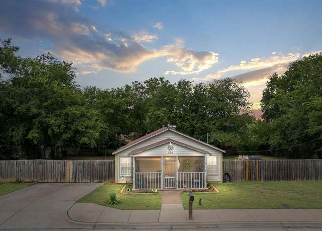Property at 308 Short St, Mansfield, TX 76063, 3 beds, 1 bath