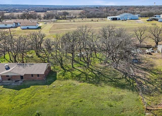 Property at 805 Lakewood Dr, Alvarado, TX 76009