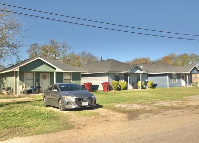Property at 501 15th St, Honey Grove, TX 75446, 3 beds, 1 bath