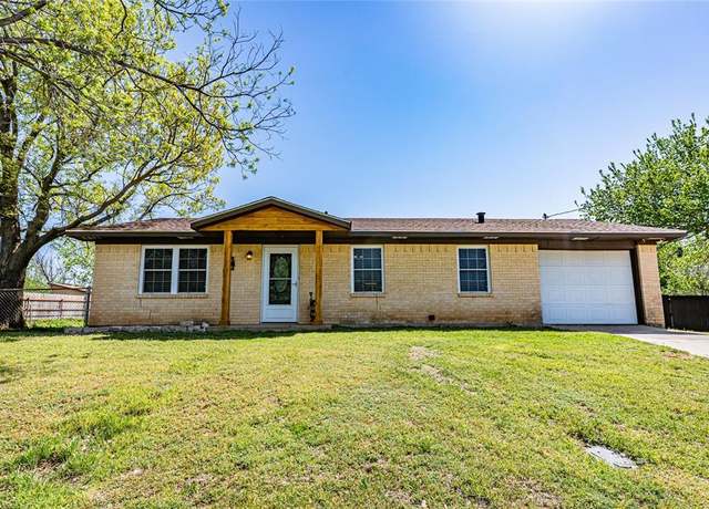 Property at 1008 Grayson St, Nocona, TX 76255, 2 beds, 1 bath