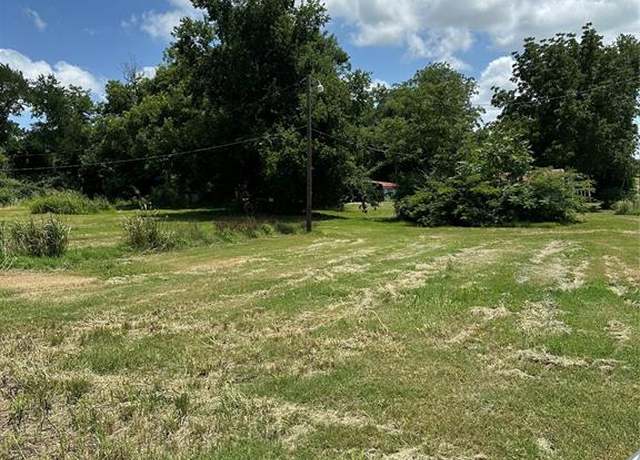 Property at 1000 5th St, Honey Grove, TX 75446