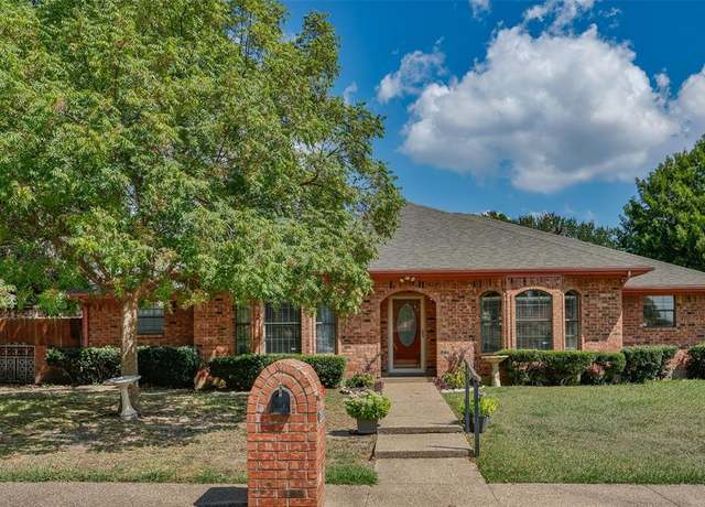 Property at 1907 Woodlawn Ct, Gainesville, TX 76240, 3 beds, 2.5 baths