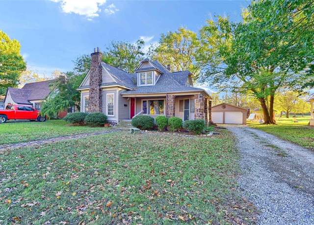 Property at 512 E Main St, Whitesboro, TX 76273, 5 beds, 2 baths