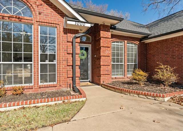 Property at 1000 Westminister Ln, Greenville, TX 75402, 3 beds, 2 baths