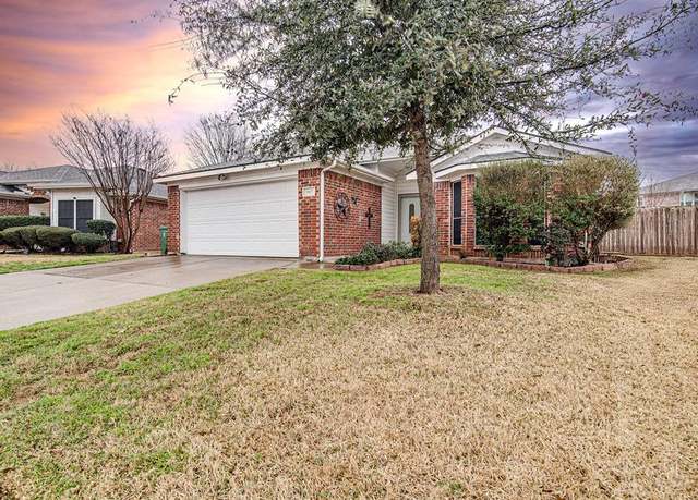 Property at 5817 Clarion Trl, Arlington, TX 76017, 3 beds, 2 baths