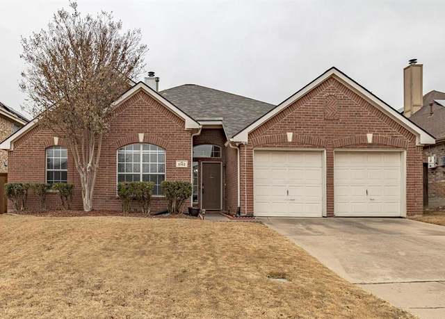 Property at 5162 Brook Meadow Ln, Fort Worth, TX 76133, 4 beds, 2 baths