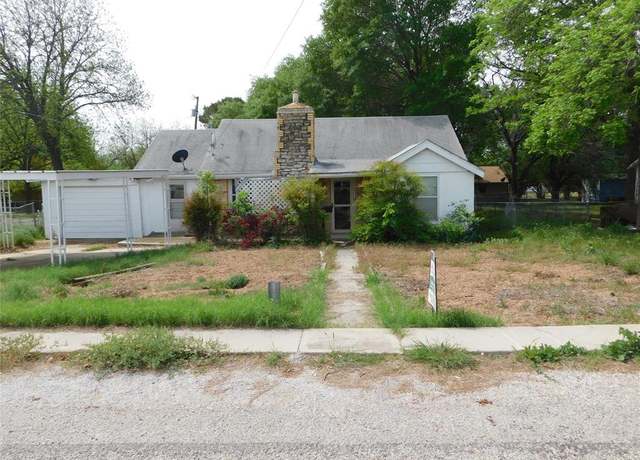 Property at 900 W Wrights Ave, Comanche, TX 76442, 2 beds, 2.5 baths