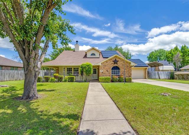 Property at 715 Mockingbird St, Bonham, TX 75418, 3 beds, 2 baths
