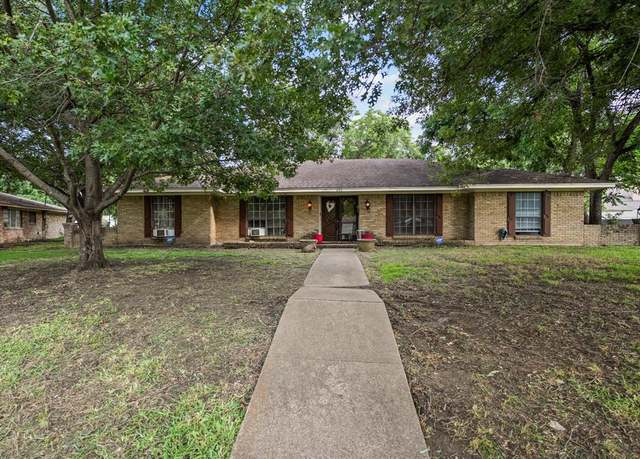 Property at 729 Surrey Cir, Grand Prairie, TX 75050, 3 beds, 2.5 baths