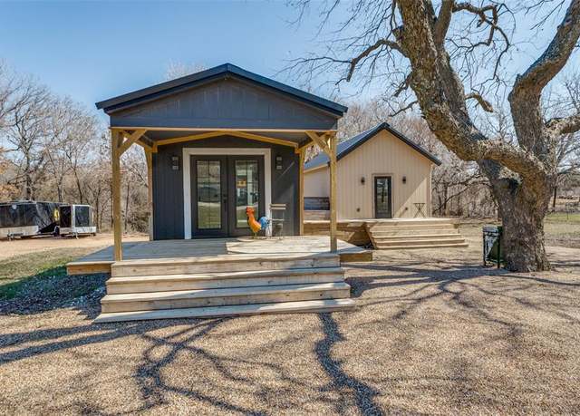 Property at 332 Hometown Way, Springtown, TX 76082, 2 beds, 2 baths