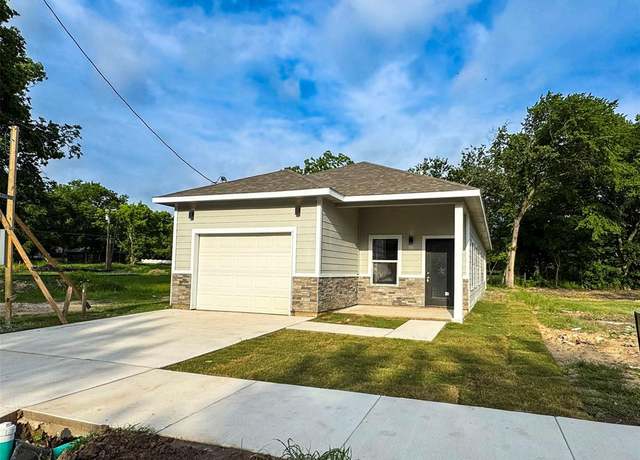 Property at 409 S Main St, Bonham, TX 75418, 3 beds, 2 baths