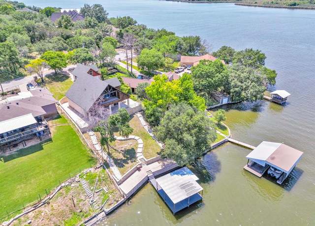 Property at 6107 Grande Cove Ct, Granbury, TX 76049, 5 beds, 2 baths