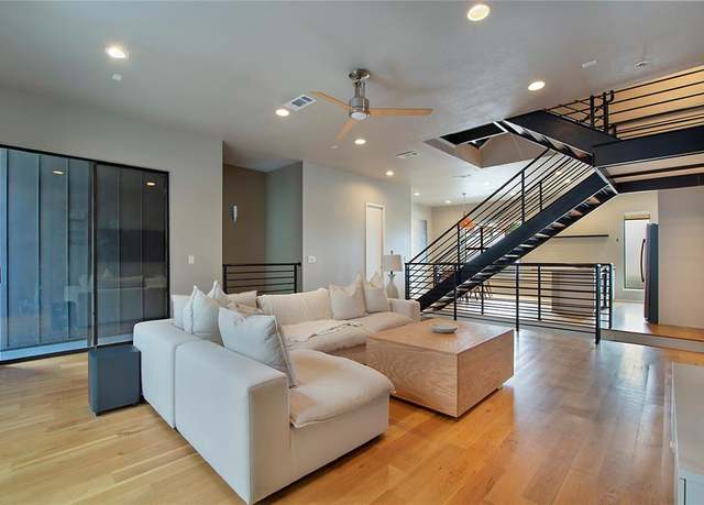 Property at 1909 Hope Way, Dallas, TX 75206, 3 beds, 3.5 baths