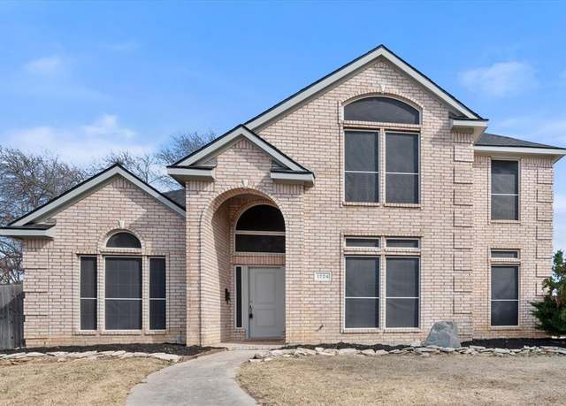 Property at 1724 Newcastle Dr, Mansfield, TX 76063, 4 beds, 2.5 baths