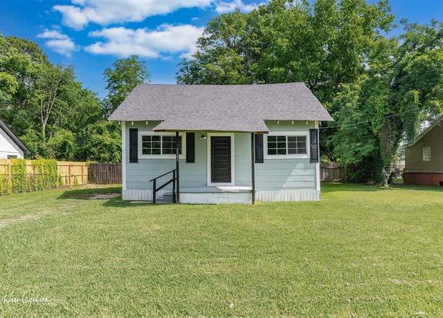 Property at 2383 Julia St, Bossier City, LA 71112, 3 beds, 2 baths