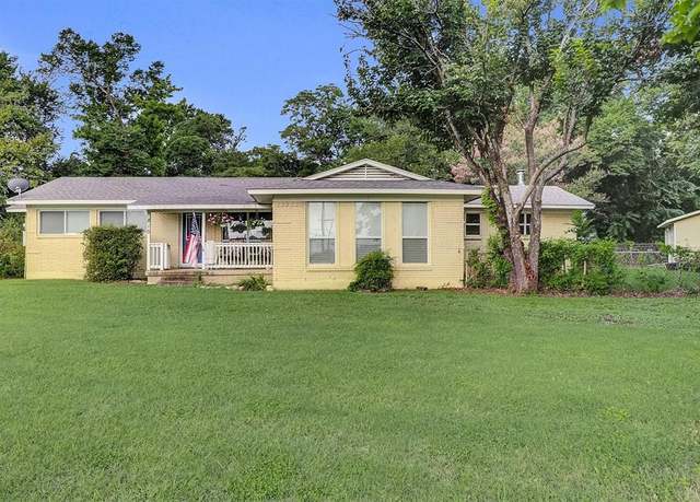 Property at 815 N Joe Wilson Rd, Cedar Hill, TX 75104, 4 beds, 2.5 baths