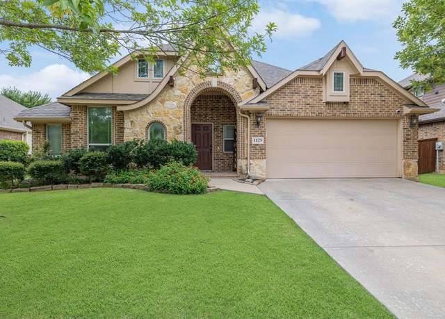 Property at 1129 Litchfield Cir, Burleson, TX 76028, 4 beds, 2 baths