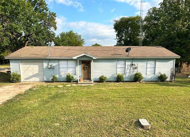 Property at 324 Collin St, Nevada, TX 75173, 3 beds, 1 bath