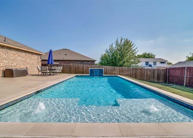 Property at 1213 Houston Pl, Royse City, TX 75189, 4 beds, 2 baths
