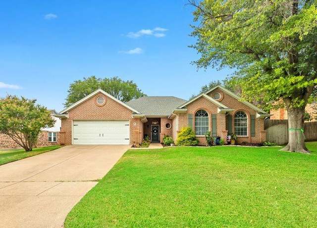 Property at 9 Crooked Creek Ct, Roanoke, TX 76262, 4 beds, 2.5 baths