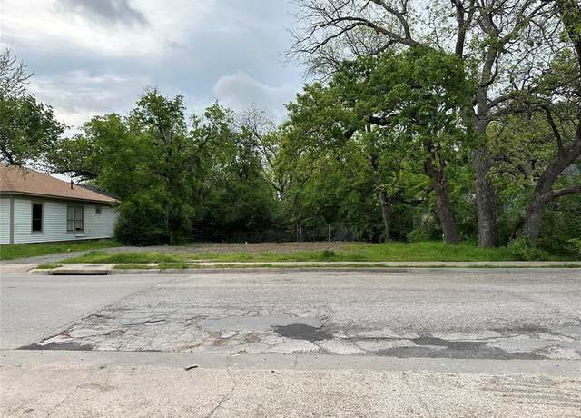 Property at 215 Bernard St, Denton, TX 76201