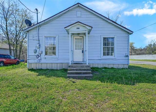 Property at 200 E Morgan St, Denison, TX 75021, 3 beds, 1 bath