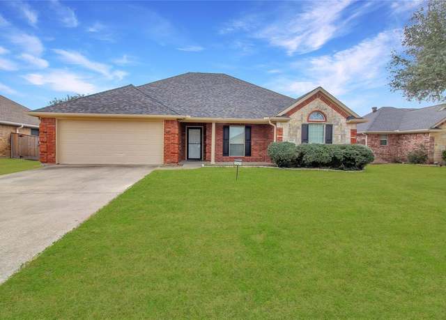 Property at 1521 Highglen Trl, Kaufman, TX 75142, 4 beds, 2 baths