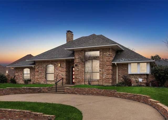 Property at 2914 Club Hill Dr, Garland, TX 75043, 4 beds, 2.5 baths