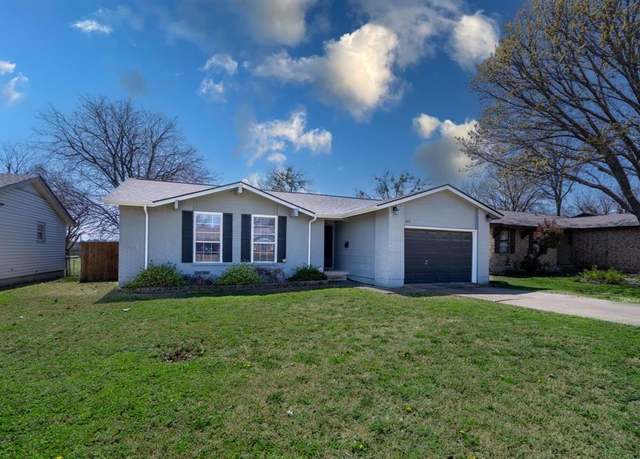 Property at 812 E Heath St, Rockwall, TX 75087, 3 beds, 2 baths