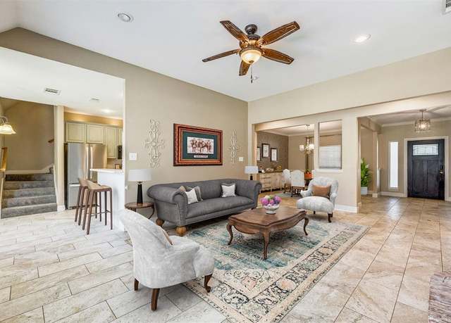 Property at 2404 Summer Ct, Arlington, TX 76001, 4 beds, 3.5 baths