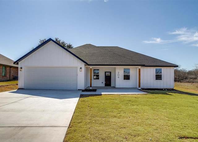 Property at 209 Lanai Dr, Runaway Bay, TX 76426, 3 beds, 2 baths