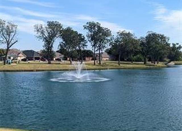 Property at 5427 Prairie Ln, Grand Prairie, TX 75052, 3 beds, 2.5 baths