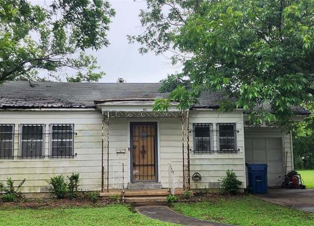 Property at 920 E Evergreen St, Mexia, TX 76667, 2 beds, 1 bath