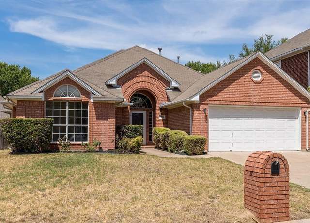 Property at 7816 Blossom Dr, Fort Worth, TX 76133, 3 beds, 2 baths
